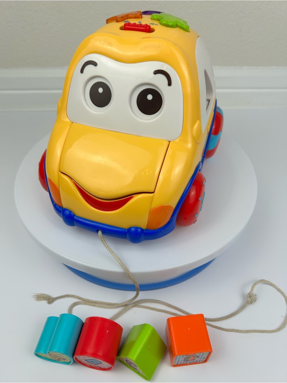 Spanish language Winfun Talking Pull Along Car Shape Sorter Toy 4 Shapes Lights